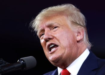 Trump's 'Hurricane Gun' Story Sets Off Twitter Tempest: 'That Seems Sane'