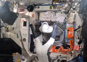 Watch ISS astronauts 'dancing' in microgravity conditions