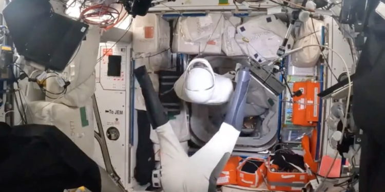 Watch ISS astronauts 'dancing' in microgravity conditions