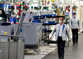 German business morale rises in May on buoyant services sector