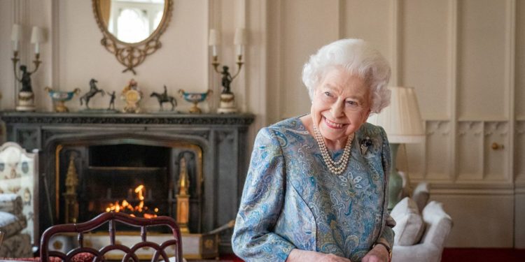 Queen to attend UK Jubilee celebrations, but snubs for Andrew and Harry