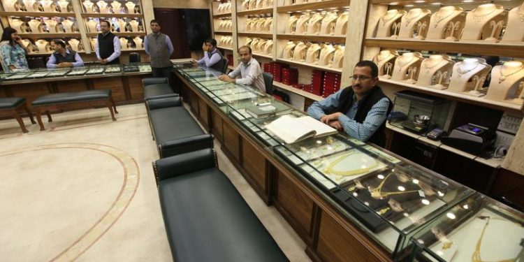 Gold ticks up as dip in U.S. yields loosens dollar’s grip