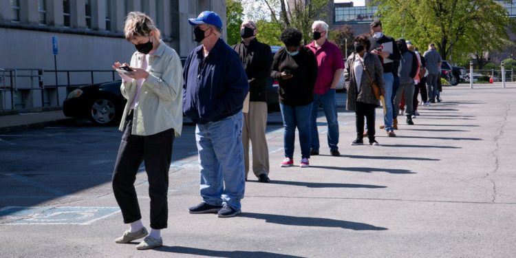 U.S. weekly jobless near five-month high; labor market still very tight
