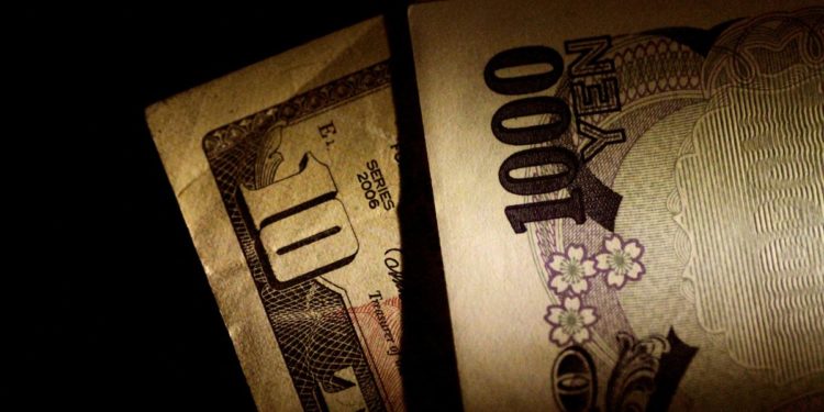 Dollar hits 2-decade high vs yen, sterling struggles