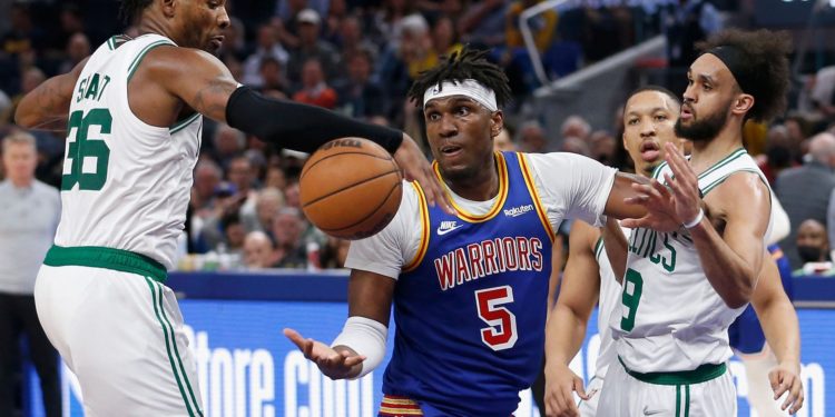 Kevon Looney and Marcus Smart contesting for a loose ball