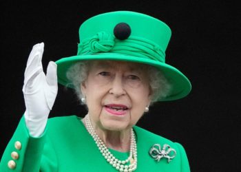 Queen Elizabeth ‘humbled’ by cheering Jubilee crowds