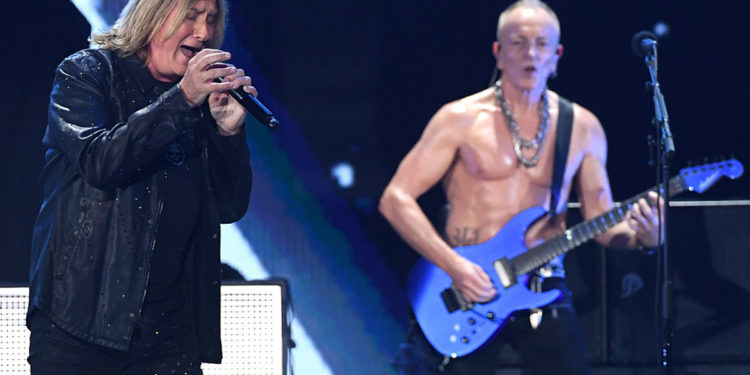 Def Leppard Power Through Storm at Stadium Tour: Set List, Videos