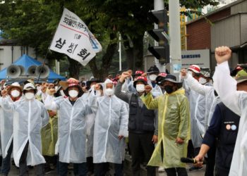 S.Korea strike disrupts shipments of key cleaning agent for chipmaking