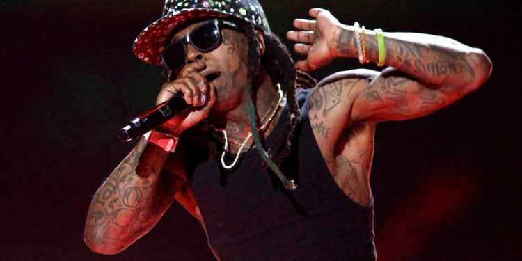 U.S. rapper Lil Wayne denied entry into UK for festival performance