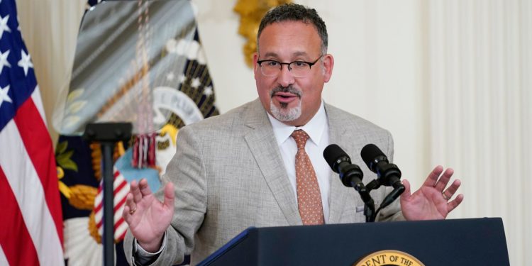 Federal Student Debt For Former Corinthian Students Will Be Forgiven