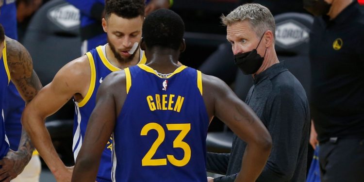 Steve Kerr has never been reluctant or afraid to coach hard his Golden State Warriors superstars. [Photo: Sporting News]