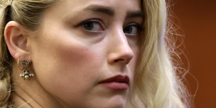 Insiders say comeback will be 'very hard' for Amber Heard