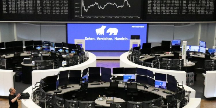 European stocks fall as hawkish c.bank bets fan recession fears