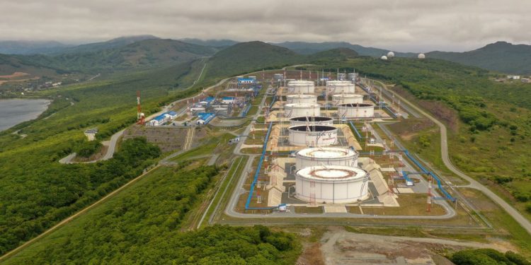 Oil prices stable as market balances recession fears with tight supply