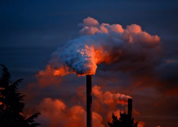 Pollution linked to 10% of cancer cases in Europe: report