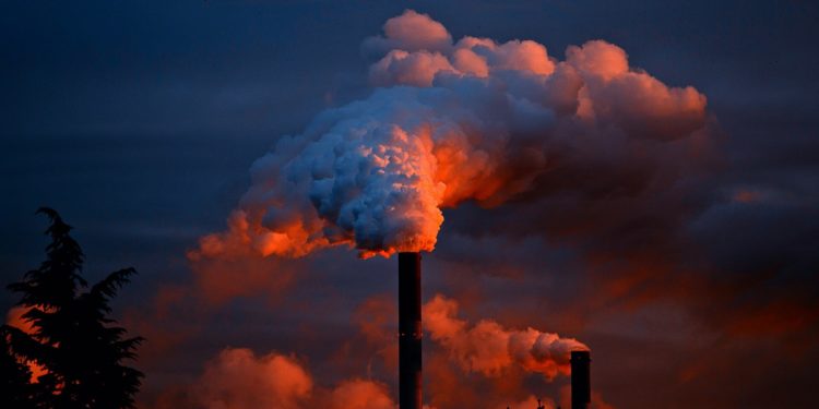 Pollution linked to 10% of cancer cases in Europe: report