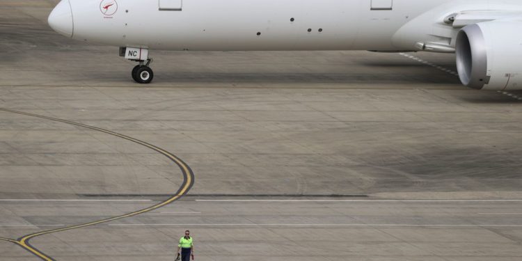 Australian domestic airline demand strong but fuel prices a concern, bosses say