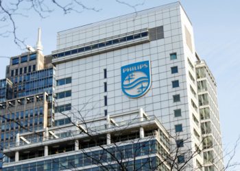 Philips shares hit 9-year low on weak quarter and guidance cut