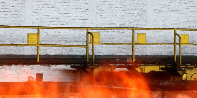 ArcelorMittal profit beats expectations, but sees rising risks