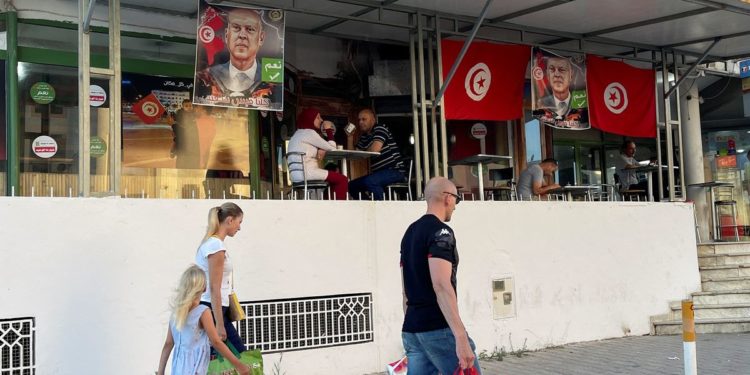 Factbox: Signs of a Tunisian economy in trouble