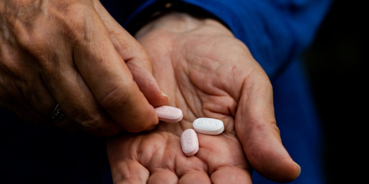 Doctors are clamoring for more clarity on Paxlovid prescribing