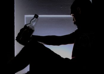 Drinking alone foreshadows future alcohol problems