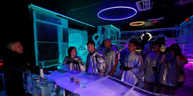 Prague ice bar gives tourists respite from heat wave