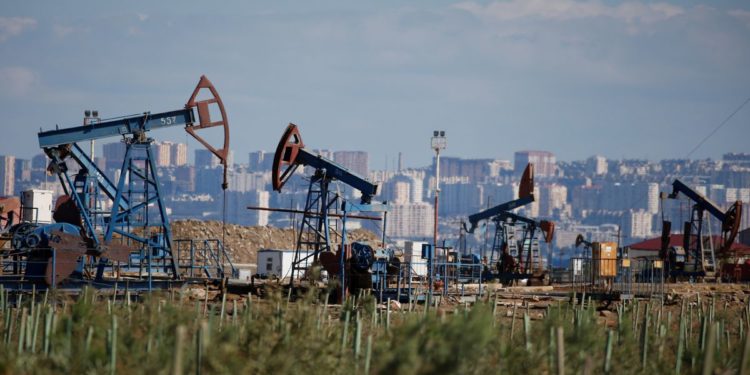 Oil settles lower ahead of potential large U.S. rate hike
