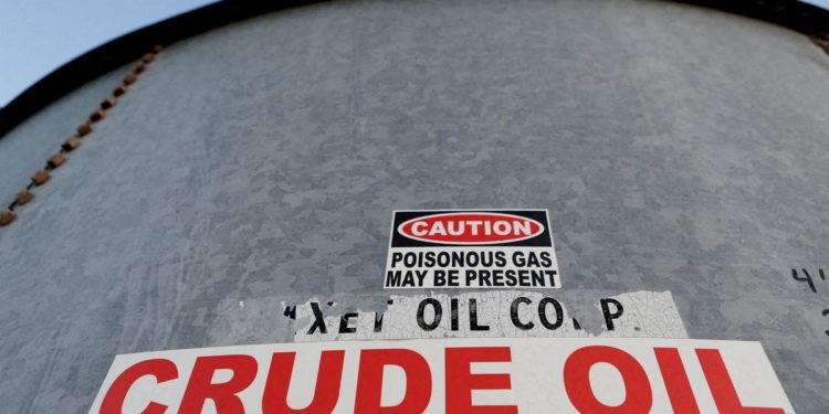 Oil rises on U.S. inventory drop, Russian gas cuts