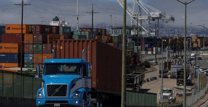 Trucker blockade shuts major California seaport for second day