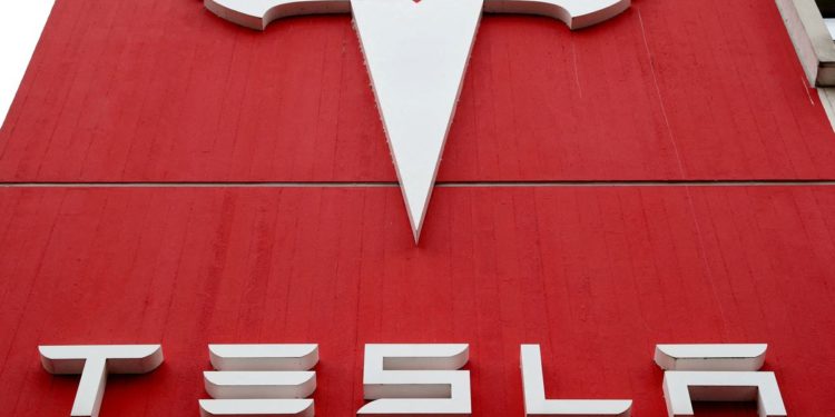 Tesla moves to push lawsuit over mass layoffs out of court