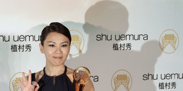 Big wins for veteran Singapore singer at Taiwan music awards