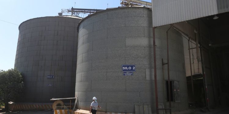 Mexican manufacturing tumbles as price hikes bite