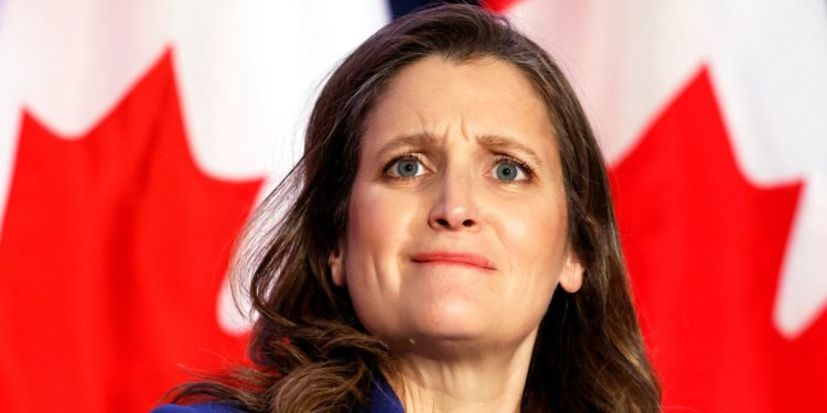 As Canada’s government spends, c.bank bears burden of taming inflation