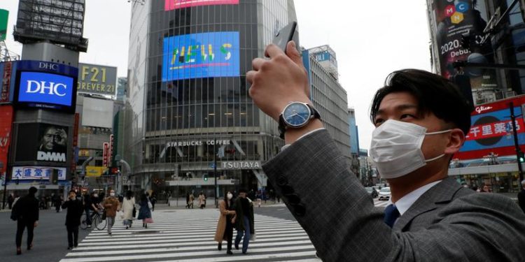 KDDI aims to restore service Sunday after 40 million users affected