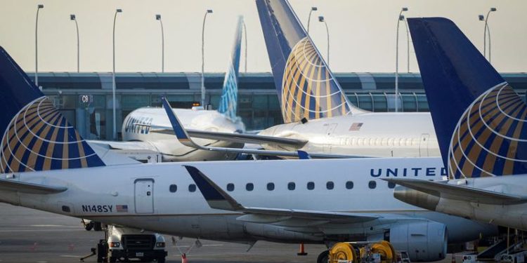 United Airlines earnings disappoint as operating costs bite