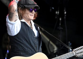 Johnny Depp makes surprise appearance at MTV’s Video Music Awards