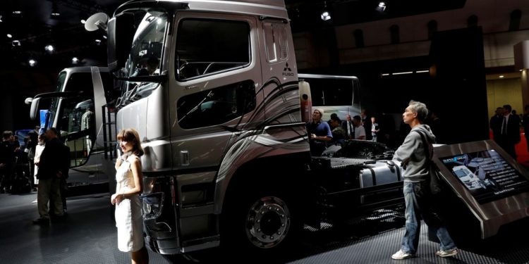 Daimler Truck to keep prices high, sees strong 2023