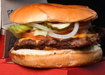 E. Coli Outbreak May Be Linked To Romaine Lettuce At Wendy’s, 37 Ill, 10 Hospitalized