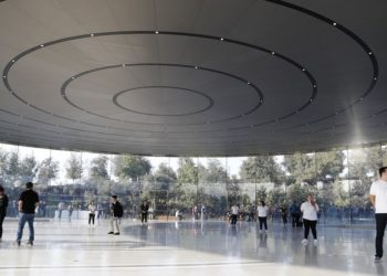 Apple drops mask requirements for most of its corporate workers – The Verge
