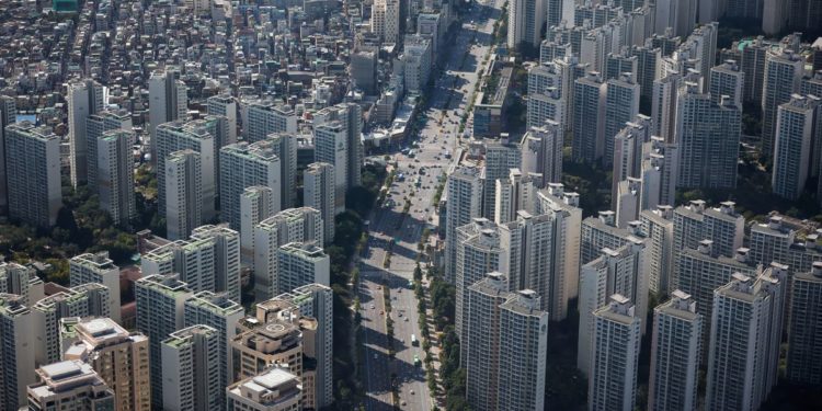 S.Korea’s home prices to fall up to 2.8% with 100 bp rate hike – c.bank report