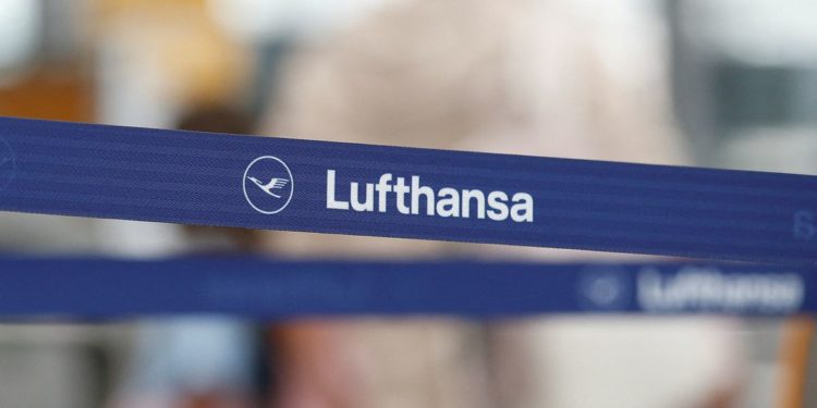 Worst flight chaos over, Lufthansa board member tells Funke media