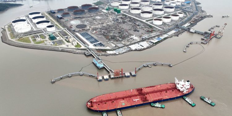 Oil ends higher on U.S. response to Iran nuclear deal comments