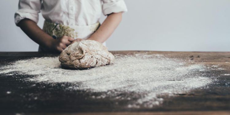More folic acid in flour needed to prevent severe birth defects