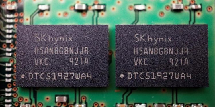 U.S. considers crackdown on memory chip makers in China