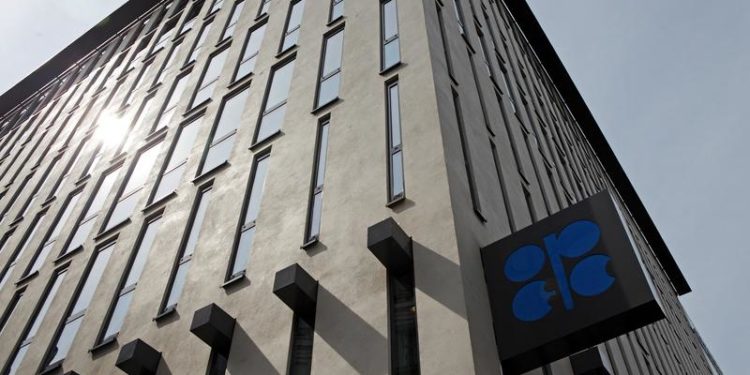 OPEC, in contrast to IEA, sees lower 2022 oil demand growth