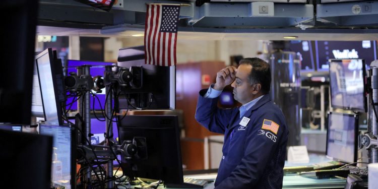 Wall St staggers to higher close as Fed rate hike looms
