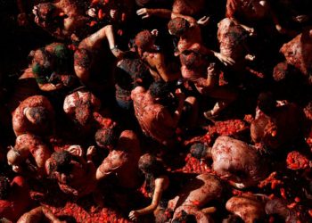 Spain’s giant Tomatina tomato fight returns