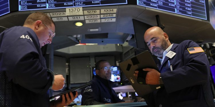 Wall Street ends higher, gains driven by banks, healthcare