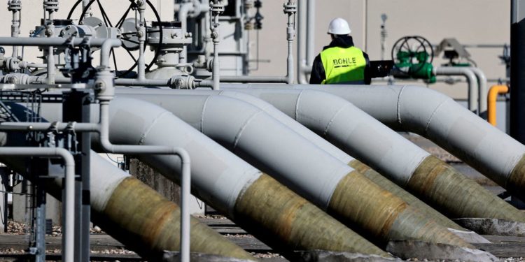 Russia keeps pipeline shut as Gazprom, Siemens Energy wrangle